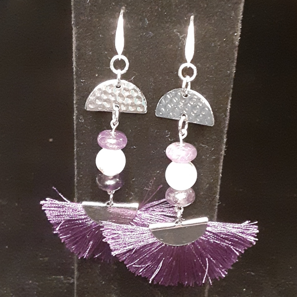 🦋🏵️🦋NWT Amethyst and Tassle Earrings